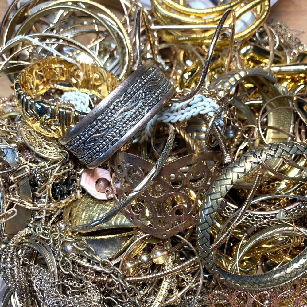 1lb Gold & Gold-Tone Jewelry Bundle - Fun Wearable Mix Many Styles - Picture 10 of 12